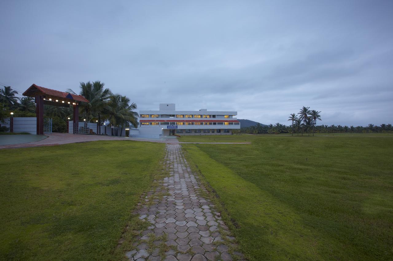Rns Golf Resort & Nature Cure Centre Māvalli Exteriör bild
